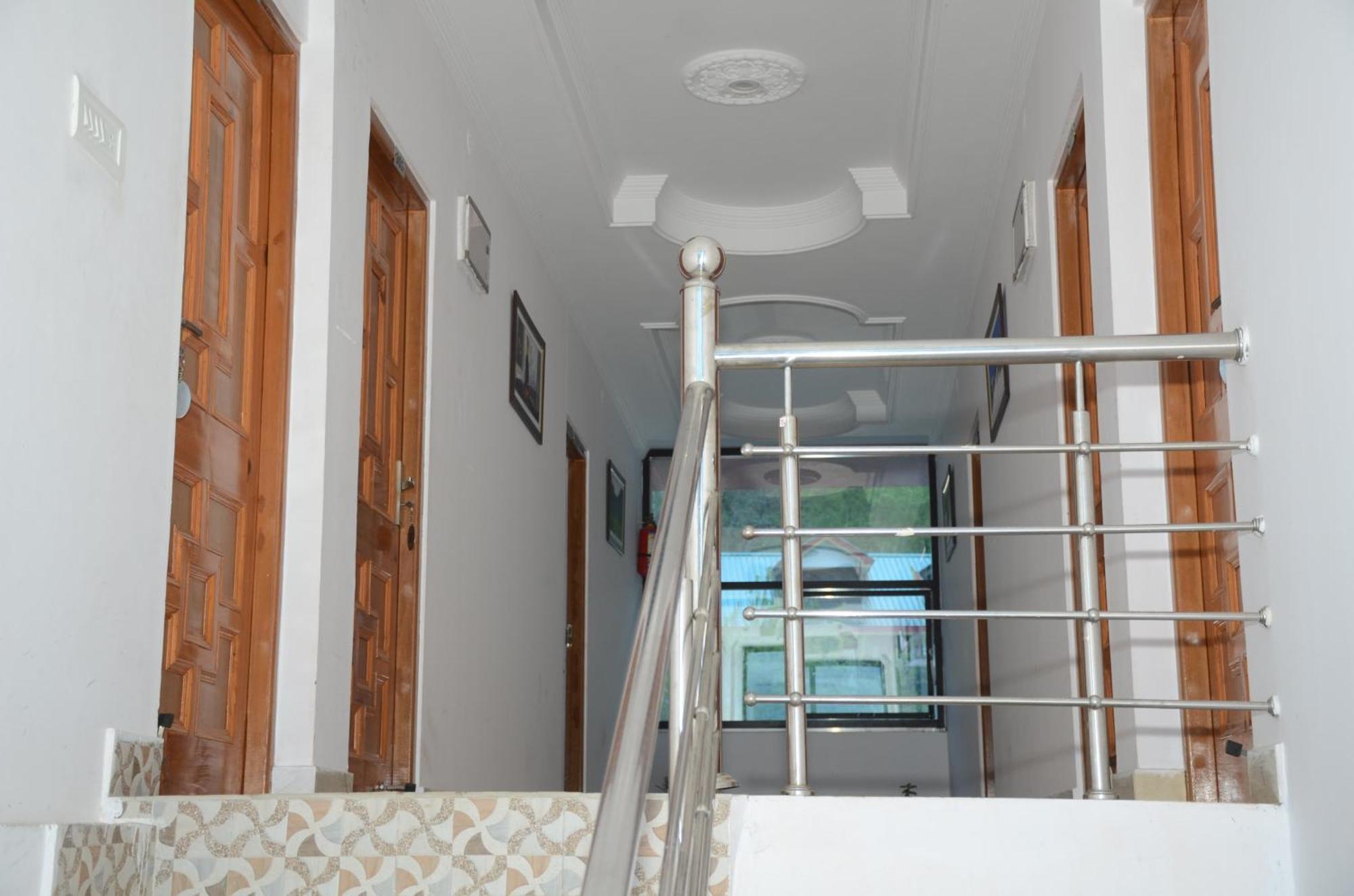 Hotel Alpine View Sarāhan Екстериор снимка