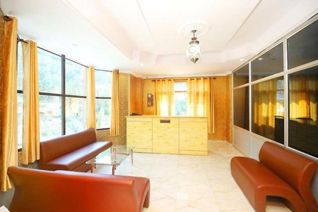 Hotel Alpine View Sarāhan Екстериор снимка