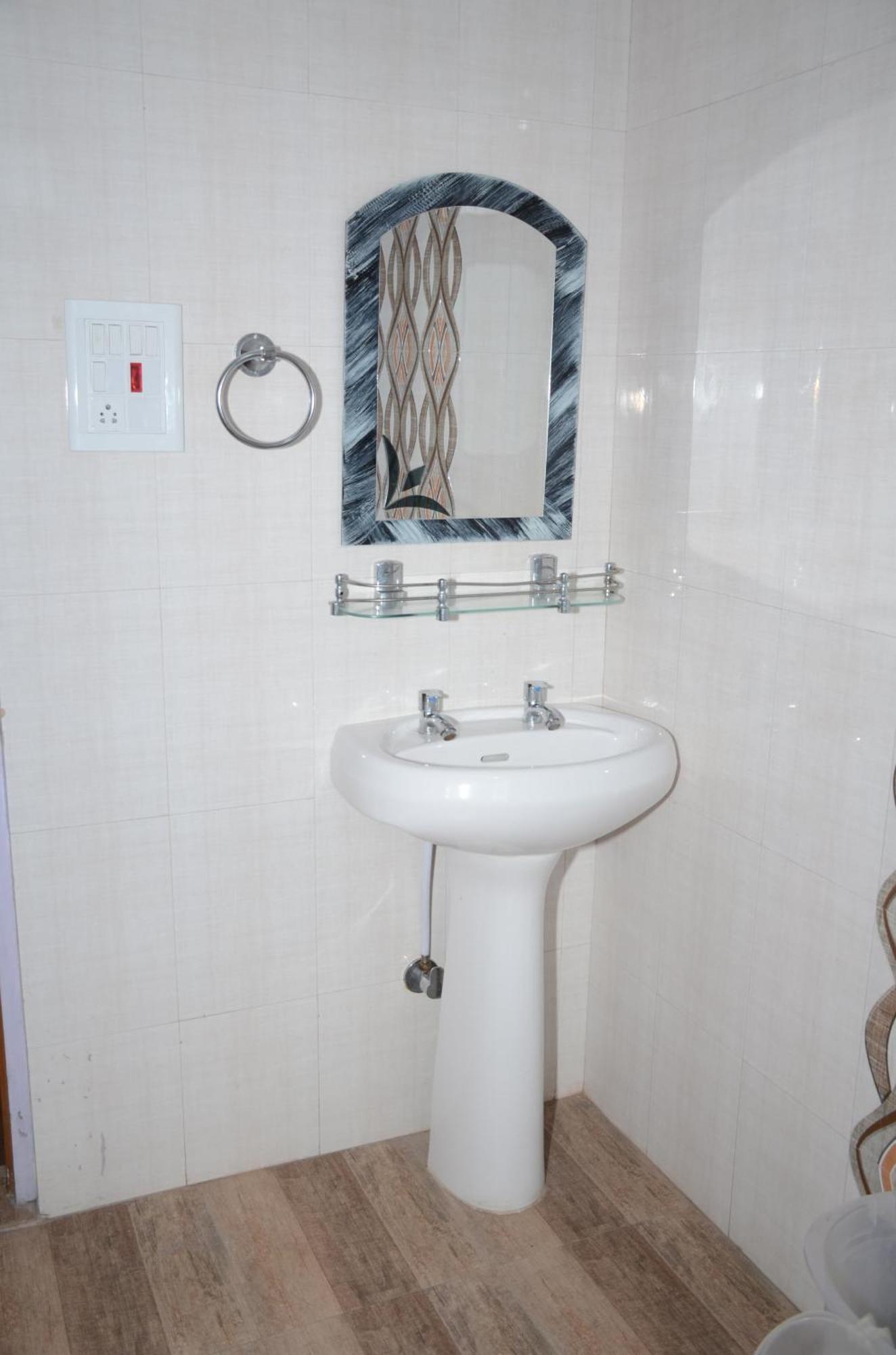 Hotel Alpine View Sarāhan Екстериор снимка