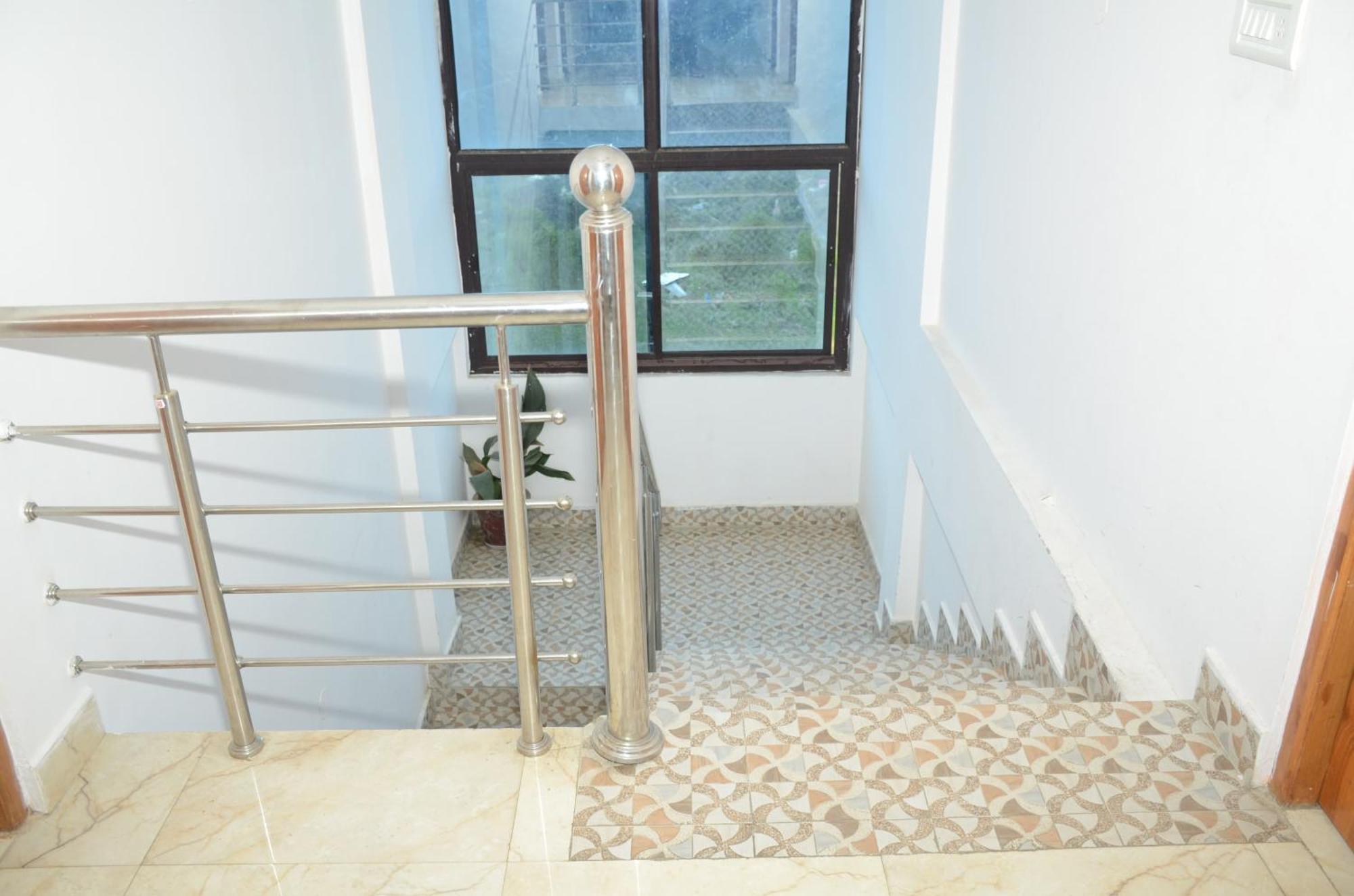 Hotel Alpine View Sarāhan Екстериор снимка